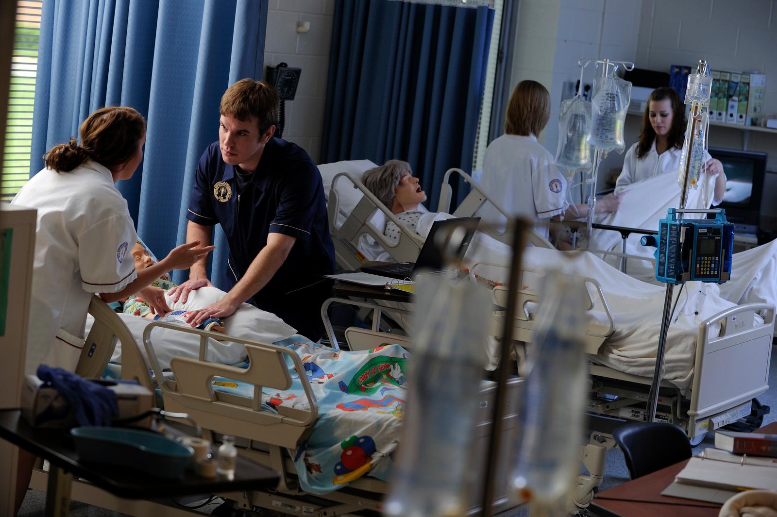 Nursing students working together in the virtual hospital